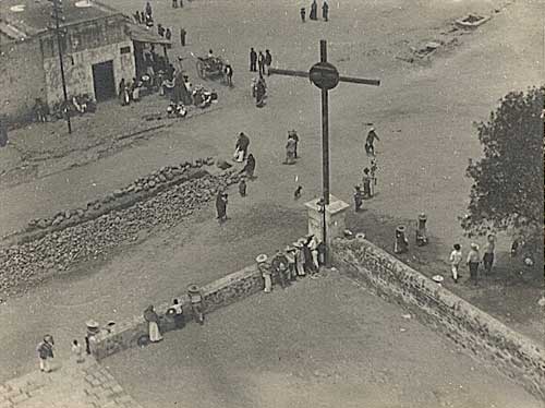 Plaza, Tepotzotlan, Vintage silver print, 1924